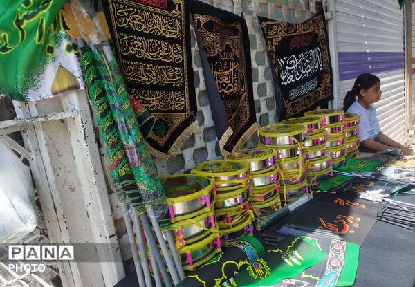 خیابان امام در روز تاسوعای حسینی حال و هوای دیگری میدهد 