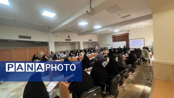 اولین کارگاه دانش‌افزایی آموزشی پژوهشی داوران بیست و هفتمین برنامه ملی معلم پژوهنده