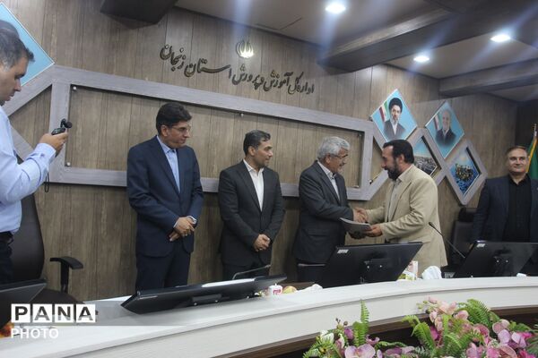 تلاشگران عرصه سوادآموزی زنجان در قاب تجلیل