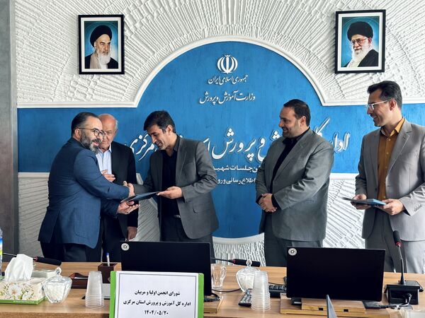 تقدیر از عوامل اجرایی جشنواره ملی طراحی و دوخت لباس دانش‌آموزی با حضور انجمن اولیا‌ و مربیان استان مرکزی
