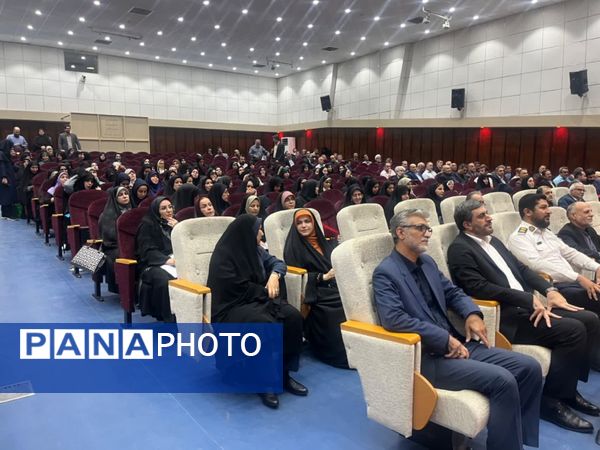 همایش مدیران مدارس دولتی و غیر دولتی آموزش و پرورش منطقه ۴ تهران