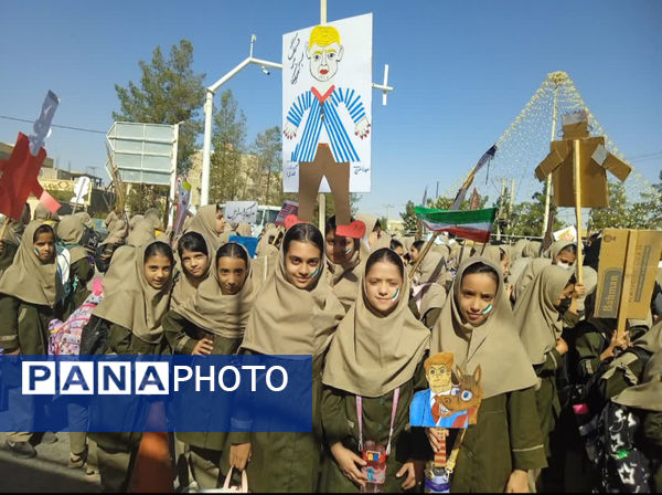 راهپیمایی باشکوه ۱۳ آبان در خاتم؛ روز ملی مبارزه با استکبار 