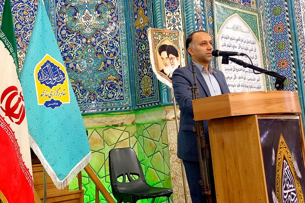 اقامه نماز جمعه ورامین در مسجد صاحب‌الزمان(عج)