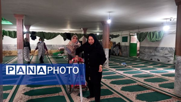 نظافت مسجد پنج تن آل عبا توسط اعضای بسیج