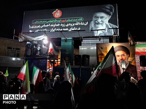 مردم شریف مشهد با شعار " هوا فضای سپاه، بزن به کاخ سیاه"  تاریکی شب‌ را روشن کردند