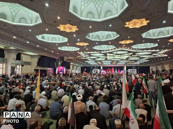شبستان مصلا دوباره لبریز از عشق شد؛ بزرگداشت چهلم رهبر شهید انقلاب