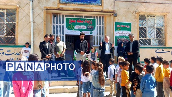 توزیع لوازم التحریر به کودکان نیازمند در روستای سراب غضنفر نورآباد
