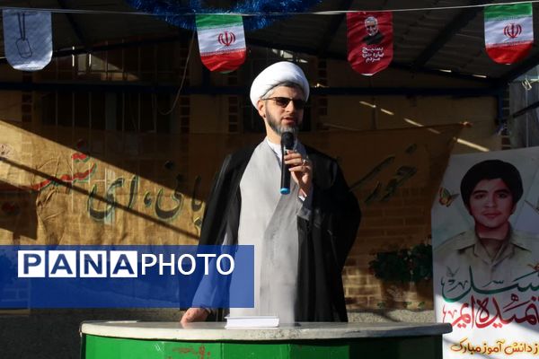 اجتماع استکبار ستیزی و رویداد پلاکاردنویسی دانش‌آموزان سمنان