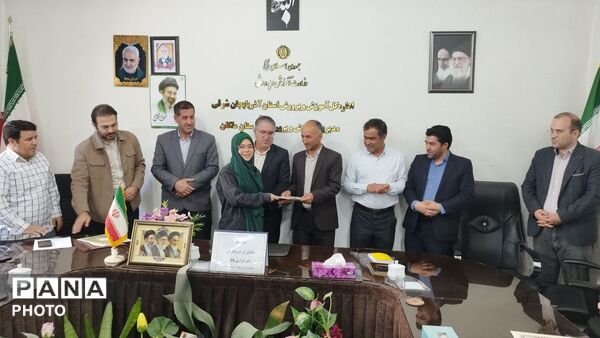 تقدیر از دانش آموز خبرنگاران ملکان توسط مدیر آموزش و پرورش