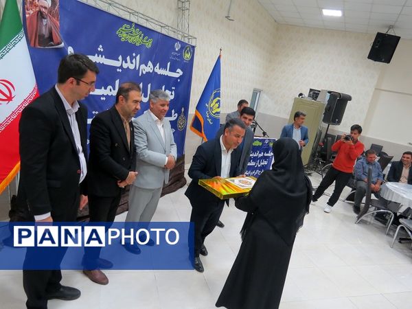برگزاری تجلیل از همکاران طرح اکرام وایتام شهرستان بجنورد