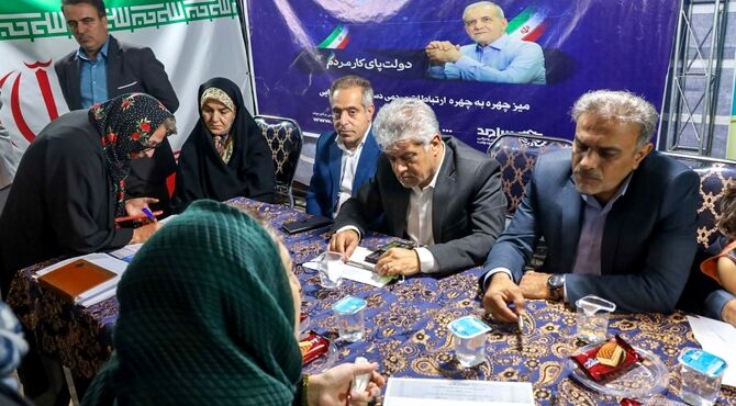 حضور مدیرکل آموزش‌وپرورش فارس در میز ارتباطات مردمی اجتماع شبانه