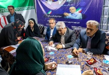 حضور مدیرکل آموزش‌وپرورش فارس در میز ارتباطات مردمی اجتماع شبانه