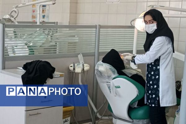 بازدید دانش‌آموزان دبیرستان شهدای علم‌ و فناوری بهارستان دو از دانشکده دندانپزشکی تهران 