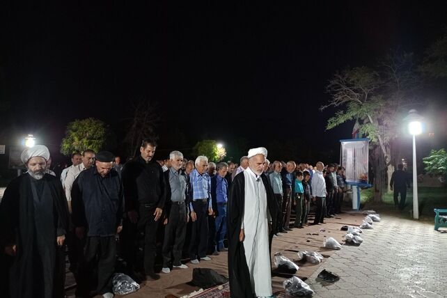 نمازی به شوق صرفه جویی برق