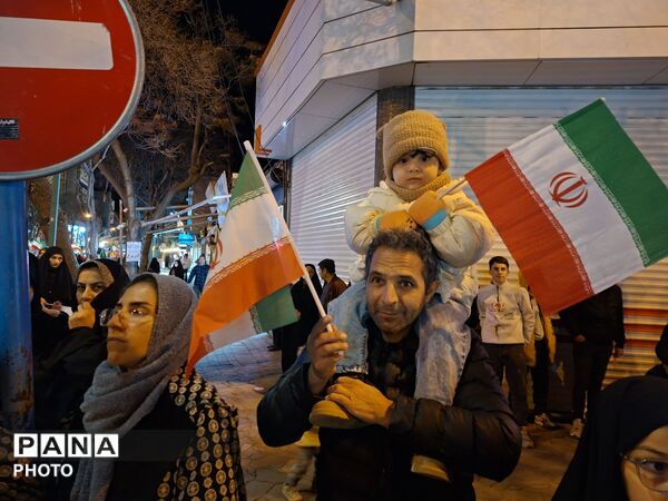 تجمع فرهنگیان و دانش‌آموزان اهری در آستانه چهلم رهبر شهید و شهدای دانش‌آموز میناب