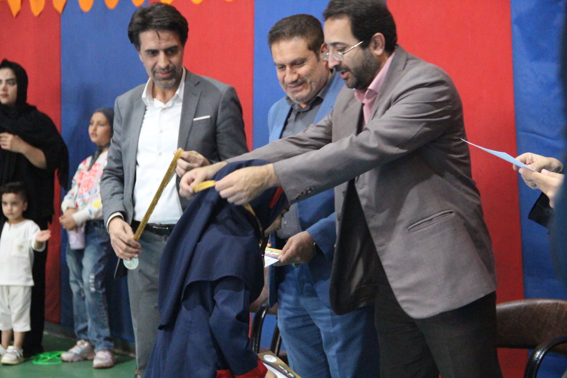 برگزاری آیین اهدای جوایز و تقدیر از شرکت کنندگان جشنواره طناب زنی دانش آموزان ابتدایی دختر مدارش شهرستانهای تهران در ری یک