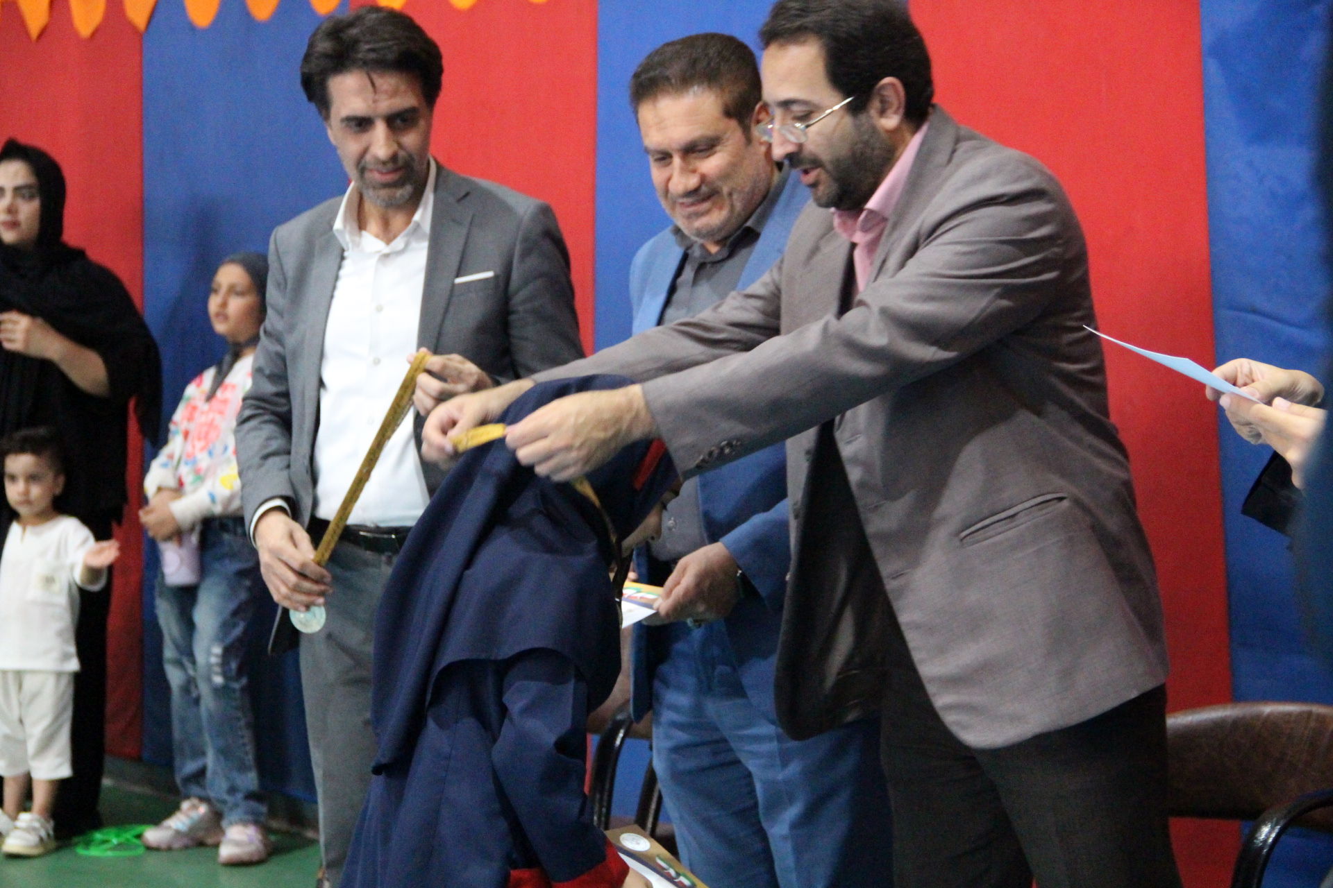 برگزاری آیین اهدای جوایز و تقدیر از شرکت کنندگان جشنواره طناب زنی دانش آموزان ابتدایی دختر مدارش شهرستانهای تهران در ری یک