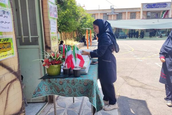 کاغذ مهربانی در دبیرستان دخترانه گراشی