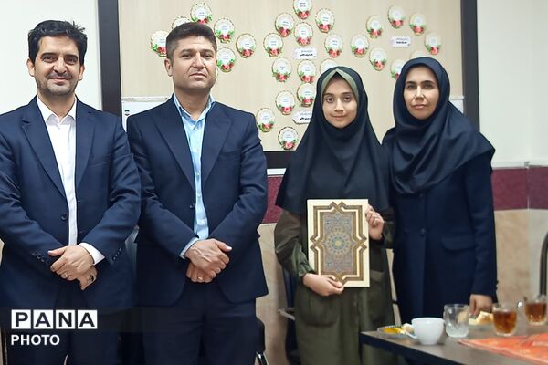 غبارروبی مزار شهدای آستان مقدس امام زاده‌حسن نسیم‌شهر