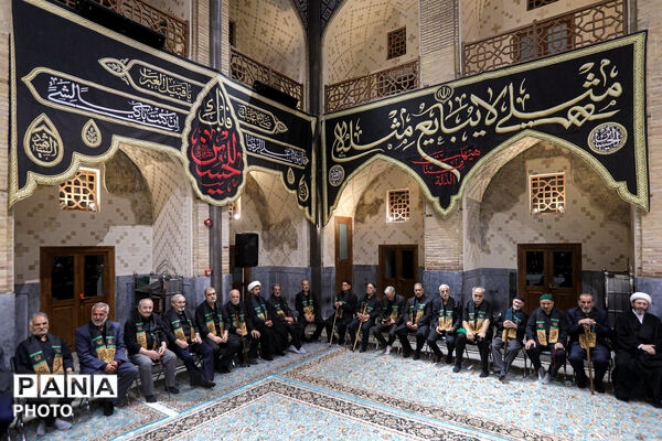همایش پیرغلامان اهل بیت علیهم‌السلام در حرم مطهر رضوی