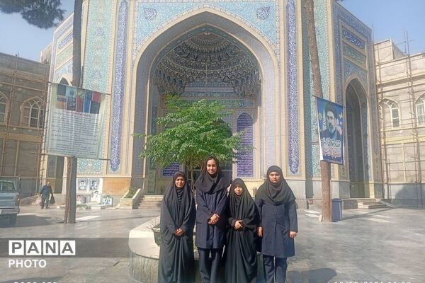 تجدید میثاق دانش‌آموزان مدرسه ایثار با آرمان‌های شهدا