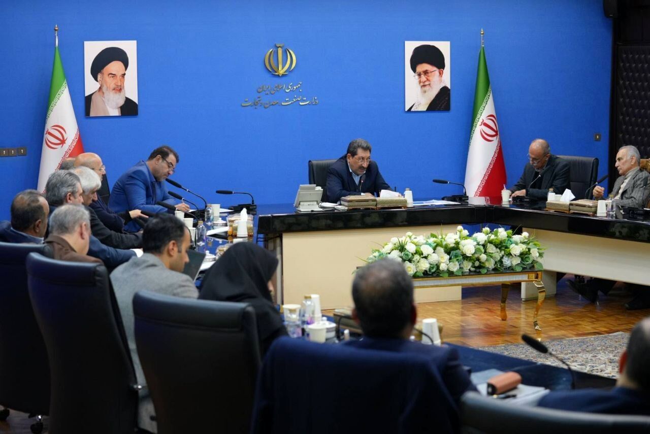 اتابک: تخصیص ارز به صنعت با حساسیت دنبال می شود