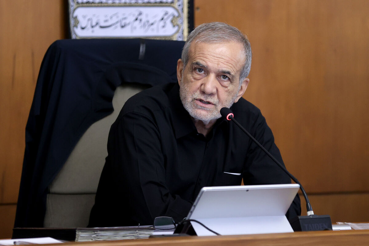 مدیران و مسئولان باید همه سعی و تلاش خود را برای حل مشکلات مردم به کار بگیرند
