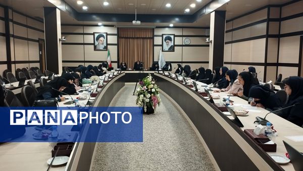 کارگروه دختران نواجوان و جوان مشهد با مشاور معاون رئیس جمهور در امور زنان وخانواده 