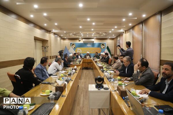 نشست بررسی برگزاری تجمعات مردمی در همدان