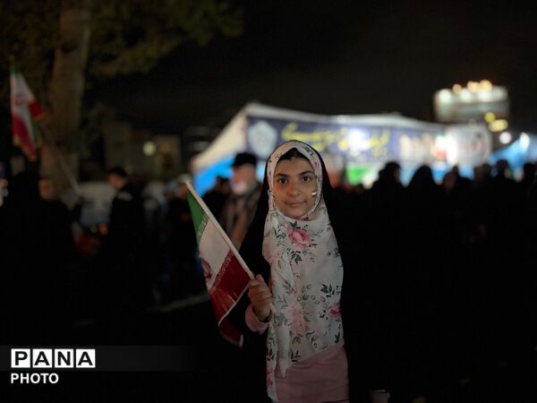 حضور دانش‌آموزان البرزی در گرامیداشت چهلم شهدای میناب در کرج 