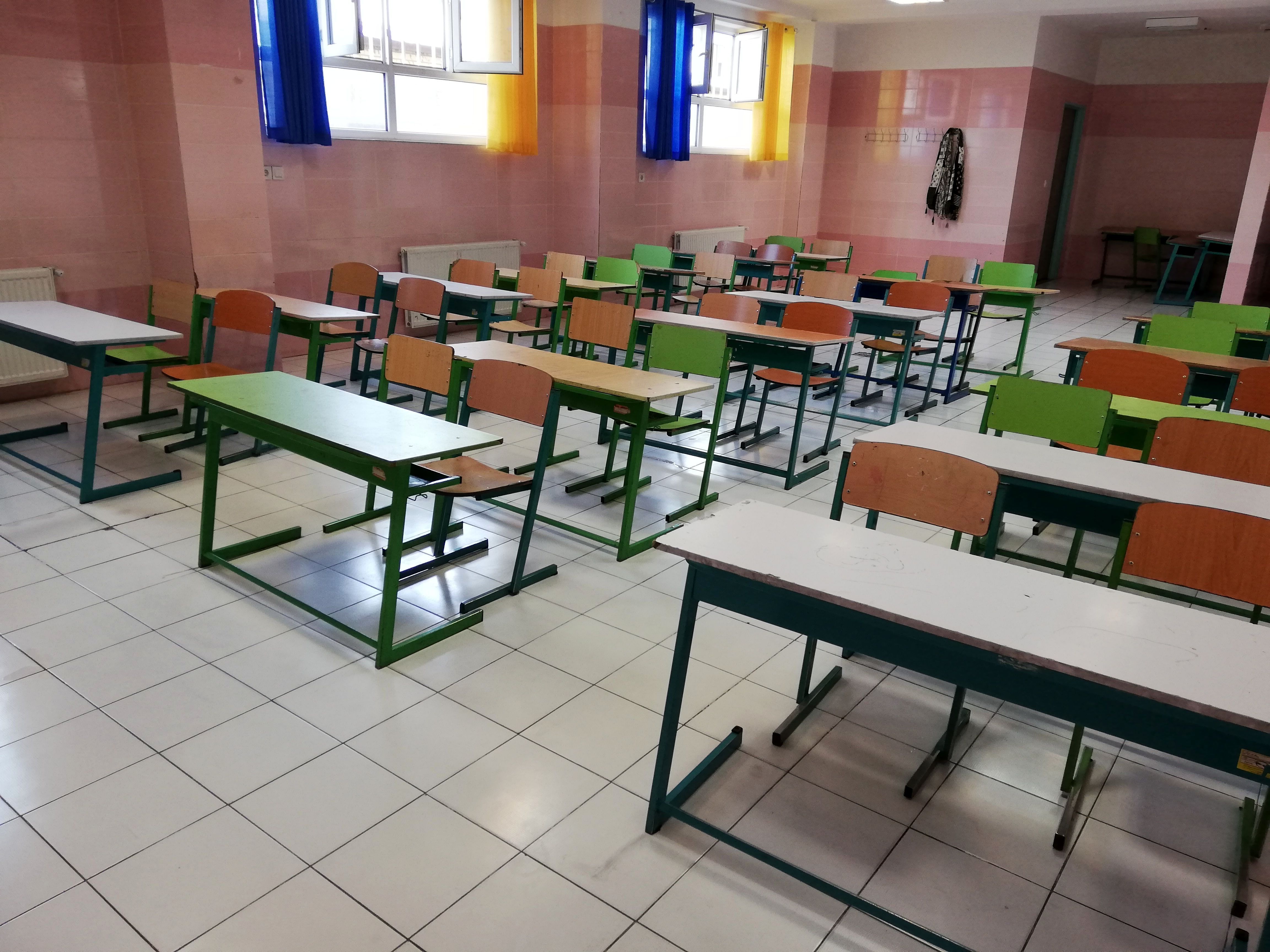 دبستان شقایق‌ها در بخش صفادشت با تجهیز و زیباسازی مدرسه به استقبال ماه مهر رفت