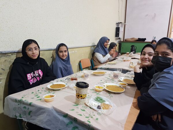 ضیافت افطاری در دبیرستان مهدی خدابنده