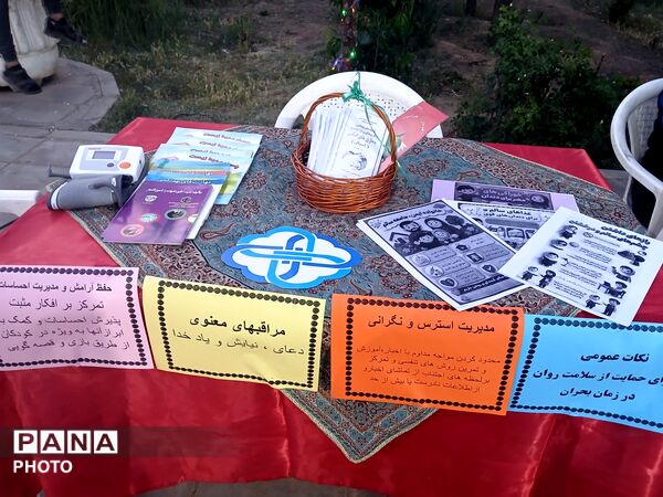  میز خدمت به میزبانی مدرسه پسرانه شهید مهدی غفاری در تجمعات شبانه شهر فرون آباد