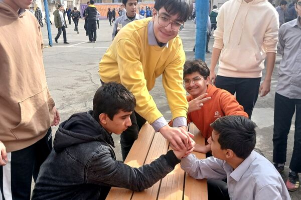 حضور پرشور دانش آموزان ناحیه دو شهرری در برنامه‌های متنوع دهه فجر و جشن انقلاب