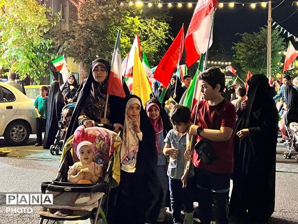 حضور باشکوه مردم کرج در نود و نهمین شب از تجمعات مردمی