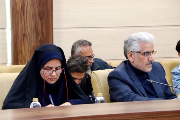 نشست خبری مدیرکل راه و شهرسازی و مدیران دستگاه‌های متولی حمل و نقل یزد
