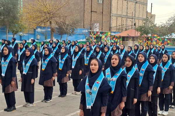 جلوه‌هایی از سرود همگانی مدرسه نمونه‌دولتی تمام ساحتی ارشاد قرچک