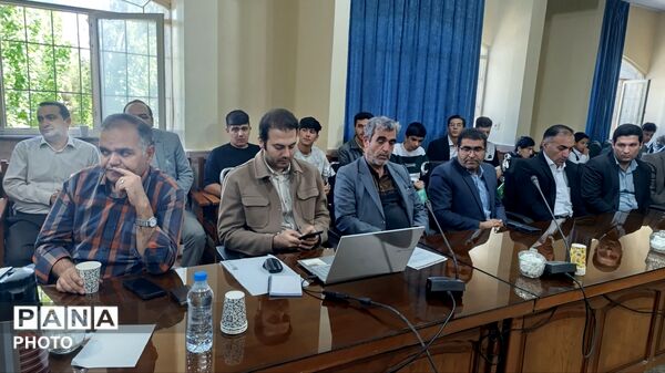 تجلیل از دانش‌آموزان مقام‌آور جشنواره علمی و پژوهشی در ملکان