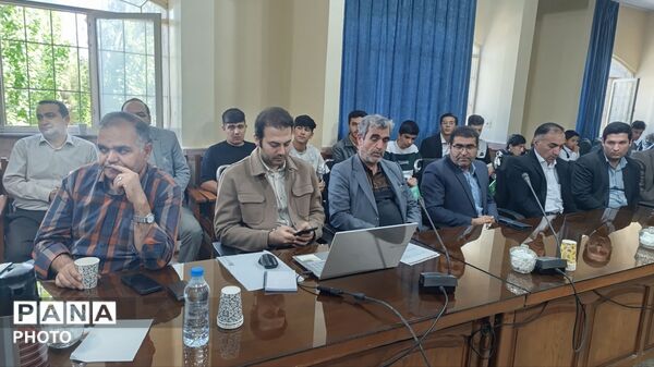 تجلیل از دانش‌آموزان مقام‌آور جشنواره علمی و پژوهشی در ملکان