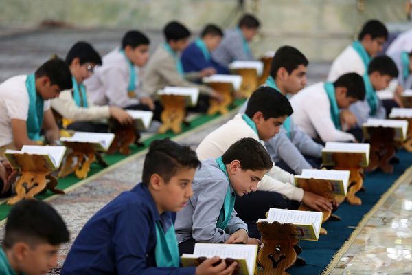 ترتیل خوانی دانش‌آموزان در حرم حضرت معصومه(س)