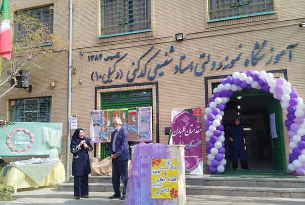 جشن ماه مهرومدرسه دردبیرستان وکیلی ۱۰نیشابور