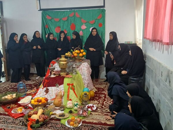 بزرگداشت شب یلدا آیین کهن ایرانی در آموزشگاه مرحوم صفری شهرستان خلیل‌آباد 