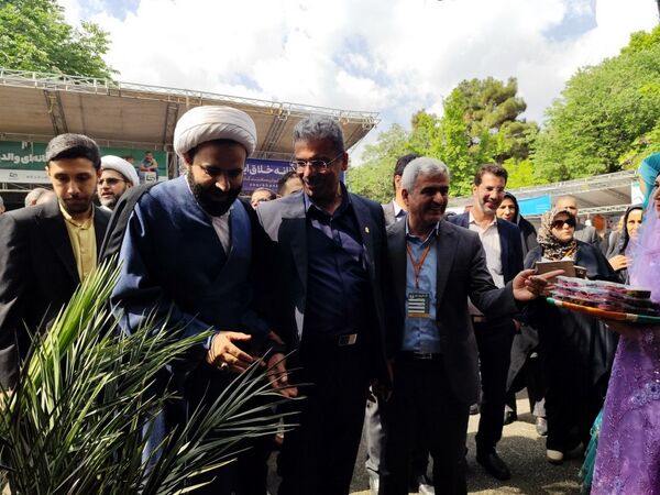 بازدید معاون پرورشی و فرهنگی وزارت آموزش و پرورش از نمایشگاه دستاوردهای کانون‌های فرهنگی تربیتی استان بوشهر