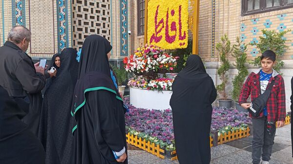 گل آرایی و چراغانی حرم رضوی 