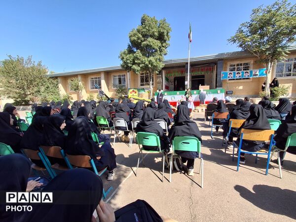 دبیرستان پیروزی در نخستین قاب‌های مهر