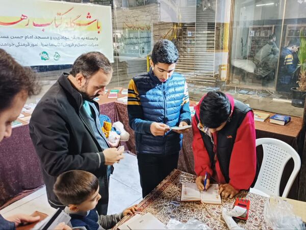 برپایی نمایشگاه کتاب در مجتمع طلای سفید بجنورد 