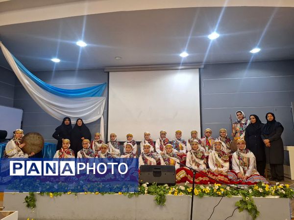 چهل و سومین جشنواره فرهنگی هنری فردا در دبستان آرمینه مصلی نژاد ناحیه۶ 