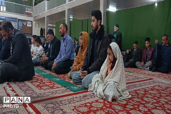 حضور دانش آموزان در دومین نماز عبادی، سیاسی جمعه ماه مبارک رمضان در شهر بار نیشابور