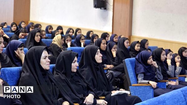 دختران آینده ساز فارسان در مسیر یادگیری و مسئولیت پذیری