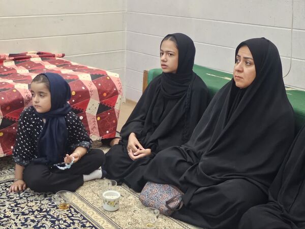 ادای احترام خبرنگاران پانا به مقام شهید جلال اقبال در چهل وششمین دیدار با خانواده شهدا